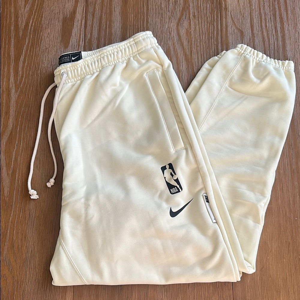 Los Angeles Lakers Nike Joggers - size L NWOT